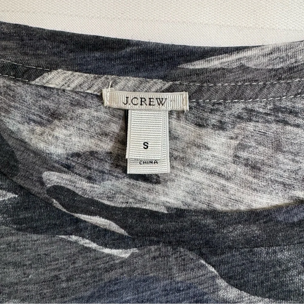 J. Crew Camo Crewneck Tee Small Black Navy Gray Cotton Blend Fitted
